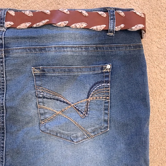 Wallflower Bermuda Shorts NEW Womens Plus Size 20 Denim Blue Legendary Fit Belt - Picture 2 of 10